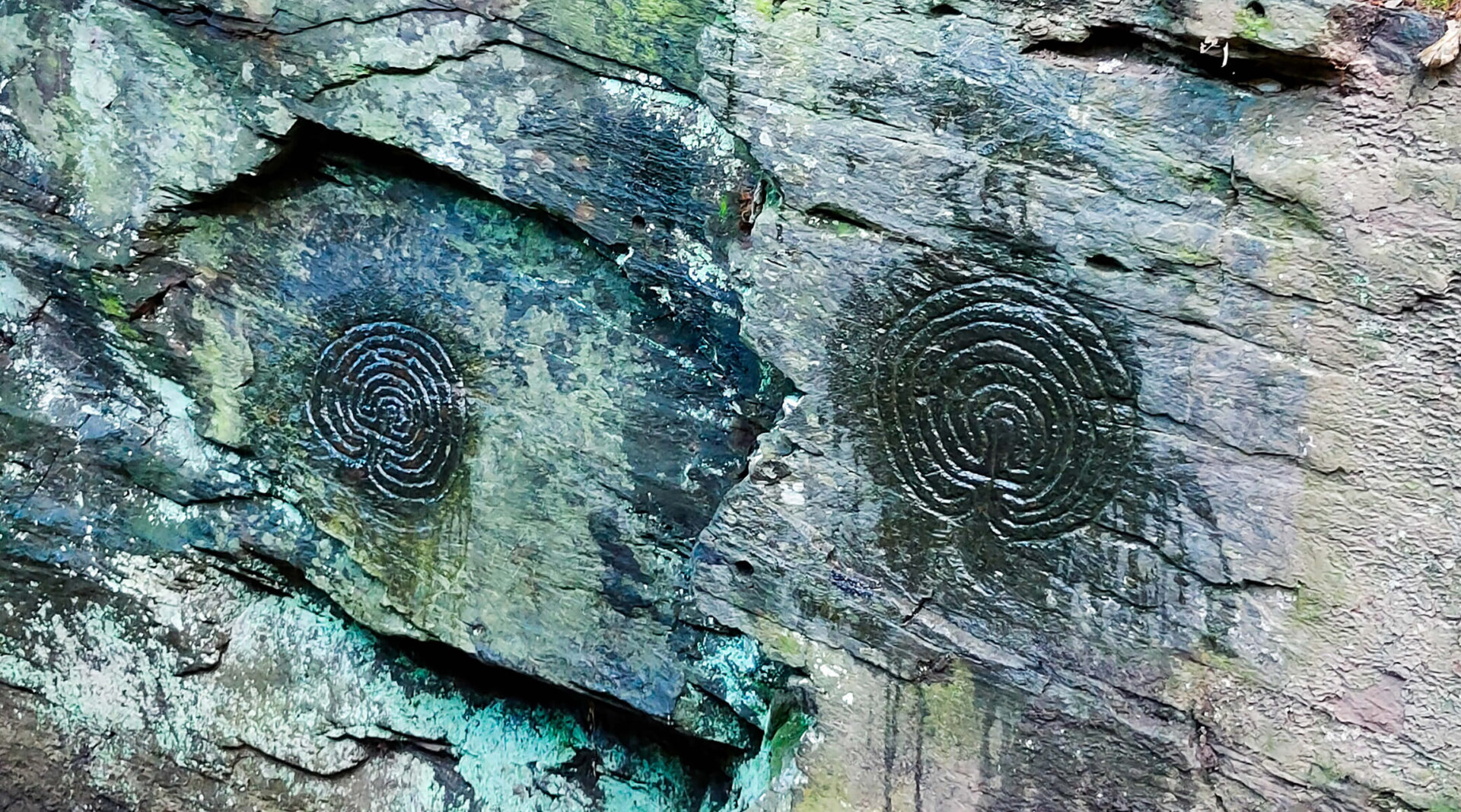 labyrinth carvings